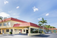 Super 8 by Wyndham Sarasota Near Siesta Key in Sarasota | Best Rates & Deals on Orbitz
