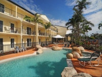 Cairns Queenslander Hotel & Apartments in Cairns and Northern Beaches | Hotel Rates & Reviews on Orbitz