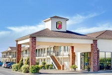     Super 8 Creswell/South Eugene in Creswell | Hotel Rates & Reviews in Orbitz