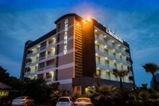 Breeze Bay Hotel, : Room Prices & Reviews | Travelocity