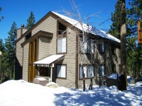     코지 투 레벨 레이크 빌리지 리조트 3베드룸 콘도 바이 레드어닝, Stateline | 익스피디아  호텔 예약 