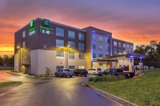 Holiday Inn Express Williamsburg, an IHG Hotel, Williamsburg: $110 Room Prices & Reviews | Travelocity