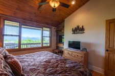 Mtn Home, Sits above Ski Slopes, Big Views, Hot Tub, King Suite, 3 mi from Blowing Rock, Banner Elk: Room Prices & Reviews... 