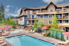 Blackstone Mountain Lodge by CLIQUE in Canmore | Hotel Rates & Reviews on Orbitz