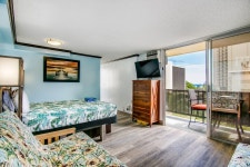 Comfortable, Bright and airy condo w/ full kitchen, sleeps four in Honolulu | Best Rates & Deals on Orbitz
