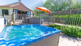 Streamways Nr Croyde 6 Bedroom, Sleeps 12-16, Hot Tub , Braunton: Room Prices & Reviews | Travelocity