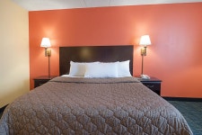 Rodeway Inn Meadowlands, Jersey City: $76 Room Prices & Reviews | Travelocity