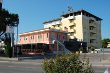     Book Hotel Oasi | Conselve Hotel Deals
