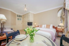 44 Curzon Street Apartments by Mansley, London: $210 Room Prices & Reviews | Travelocity