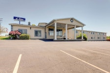 Buffalo Lodge in Buffalo | Best Rates & Deals on Orbitz