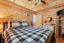 Quaint cabin, sleeps 4, breakfast coupons. Dog Friendly! $35/day per dog., Fredericksburg: $229 Room Prices & Reviews | Travelocity