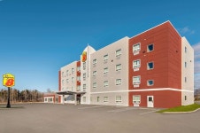 Super 8 by Wyndham Thompson, Thompson: $106 Room Prices & Reviews | Travelocity