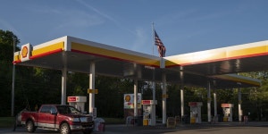 Shell’s Dividend Cut Is Harsh but Fair - WSJ Shell’s Dividend Cut Is Harsh but Fair   