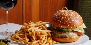 The Union Square Cafe Burger Turns 40. How to Make This Masterpiece at Home. - WSJ The Union Square Cafe Burger Turns 40. How to...
