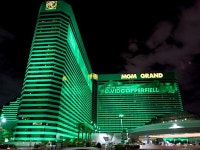 Las Vegas Tourists Stampede Out of MGM Grand After False Reports of Gunfire