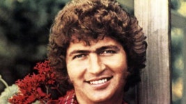 Singer Mac Davis: Memba Him?!
