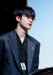 더쿠 - 덕후 마음 떨리게 하는 더보이즈 주연 x 안경 스타일링