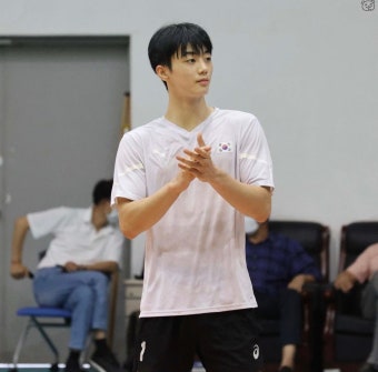 더쿠 - [프로배구] 한국에서 고교 졸업 후 바로 유럽 무대 진출하는 최초의 사례 남자배구 이우진 인터뷰 (이탈리아 1부 리그 팀 베로 발리 몬차)