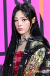 더쿠 - 화려하고 센 메이크업을 해도 청순한 오늘 뉴진스 민지.jpg