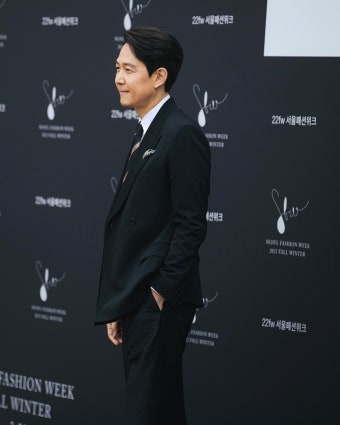 더쿠 - 임재현 포토그래퍼 인스타에 2022 서울패션위크 포토월 이정재