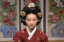 더쿠 - 드라마 <여인천하>에서 극중 후궁들의 머리장식이 간소화된 에피소드