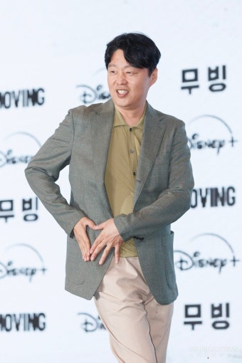 더쿠 - 솔직히 제작발표회에서 김희원 포즈 의미 쫌 있다구 생각햄..