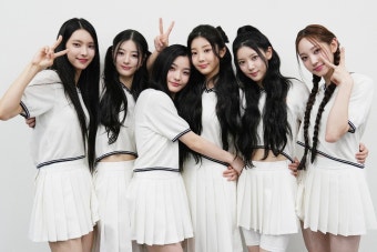 더쿠 - 알유넥 데뷔조 단체사진