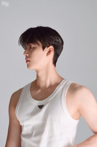 더쿠 - 얼굴하고 어깨비율이 진짜 엄청 좋아보이는 송강