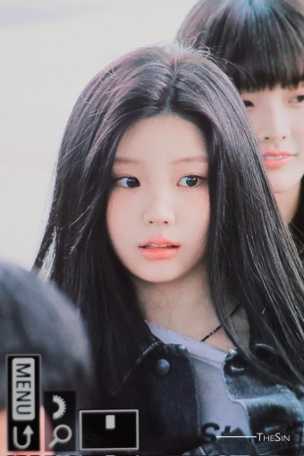 더쿠 - 얼굴합 좋은 거 같은 아일릿 원희 민주 오늘자 출국사진