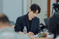 더쿠 - 웹소설 원작 드라마 <로또 1등도 출근합니다> 대본 리딩 사진