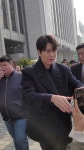 더쿠 - 어제 <서울의 봄> 커피차 정우성 직찍모음