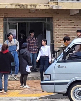 더쿠 - 제니 새 예능 목격담 계속 뜨는데