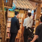 더쿠 - 어서 와 책다방 오늘 촬영했나봐!
