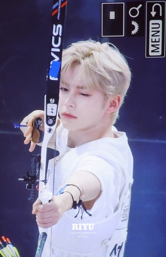 더쿠 - 단체로 양궁 비주얼 좋은 오늘자 아육대 제베원
