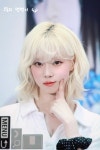 더쿠 - 에스파 윈터 금발 복슬머리 레전드인 인스타 업뎃 (폴로 풀 착장)