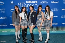 더쿠 - 뉴진스 빌보드 우먼 뮤직 시상식 게티이미지.jpg