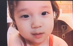더쿠 - 민낯일때 보면 그냥 애기때랑 똑같이 생긴 에스파 윈터(진짜 똑같음)