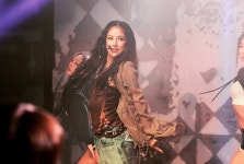 더쿠 - 약 20년전 애니클럽 스타일링 재현한 어제자 이효리