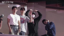 더쿠 - 제이홉 콘서트 전광판에 잡힌 슈가