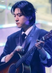 더쿠 - 어쿠스틱기타 이렇게 잘어울리는 남자 처음봄