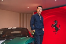 더쿠 - 현빈 X Ferrari 296 Speciale