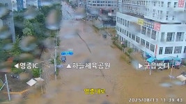 더쿠 - 중산동 1873-20 리베라베리움 호텔 인근 도로 침수로 통제중이오니 우회하여 주시기 바랍니다. [인천 중구]