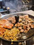 더쿠 - 저번에 사직야구장 근처 고기 먹으러갔는데 선수들 싸인볼 봤음