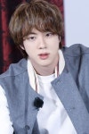 더쿠 - 새로 나온 포토북에서 공개된 방탄소년단 진 톰브라운 착장