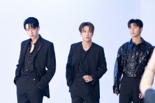 더쿠 - 성호네 꽃밭 씨엔블루 콘서트 포스터 비하인드.jpg