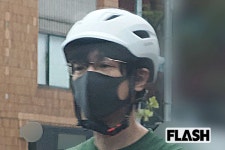 더쿠 - 사카이 마사토 유치원까지 엄마 자전거로 픽업! VIVANT 촬영 중 딸과 모래놀이, 아내 칸노 미호는 아들과 100엔숍...연소득 2억엔도... 
