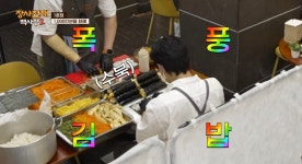 더쿠 - 장사천재 백사장에서 김발 없이 김밥 마는 이규형 (엄마스킬)