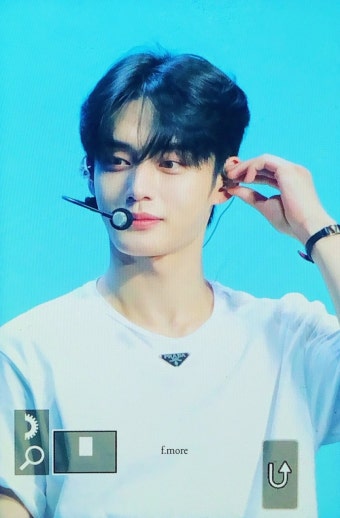 더쿠 - 오늘 제베원 팬콘 김지웅 얼굴 ㄹㅈㄷ