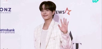 더쿠 - AAA 참석한 1박2일 막내 배우 유선호 레드카펫.jpg