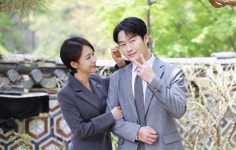 더쿠 - 윤홍쌤 본체가 풀어준 새로운 도하윤홍 투샷 조녜..